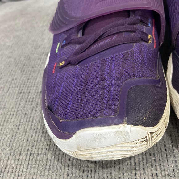 Kyrie Irving 6 Enlightenment Grand Purple and White youth size 7 - Picture 8 of 8